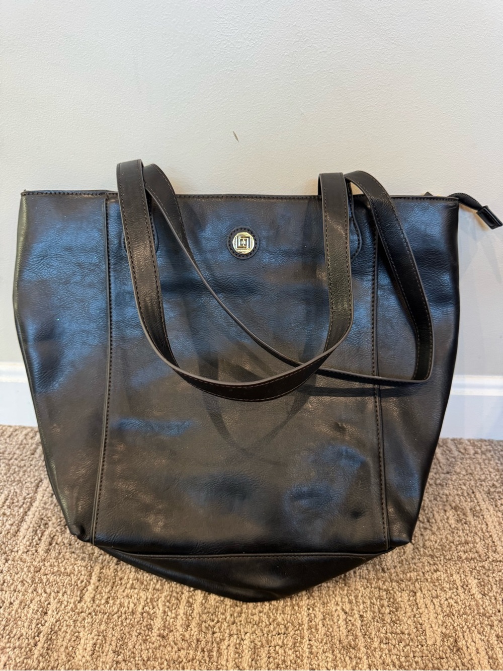 Liz Claiborne Black Leather Tote with Turn-Lock Accent - Picture 1 of 4